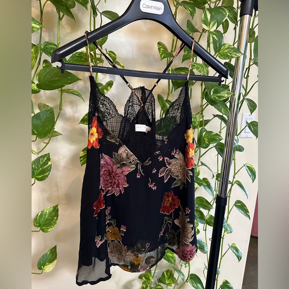 ASTR the Label lace cami top - Picture 2 of 4